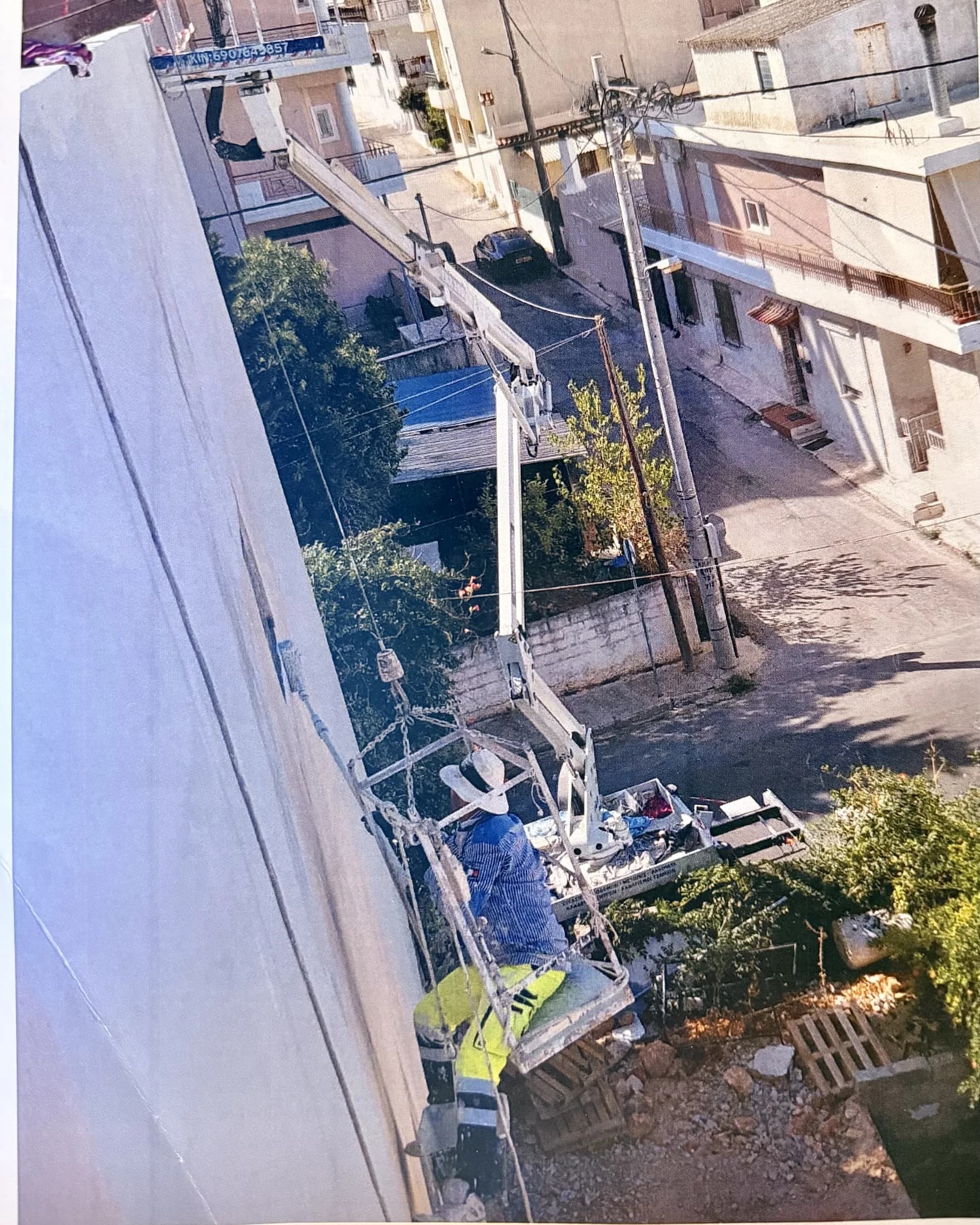 Εξωτερικός χρωματισμός με πρόσβαση από αναβατόριο.